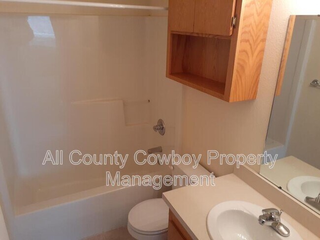 Building Photo - 1657 N 5th St