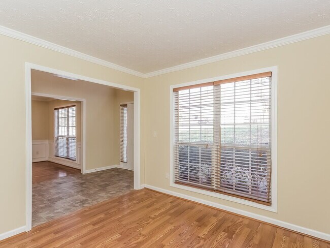 Building Photo - 865 Simon Ive Dr