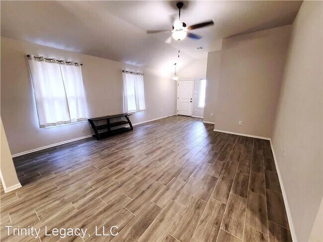 Foto del edificio - 3 br, 2 bath House - 3721 Central Park Dr.
