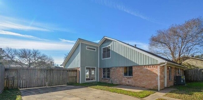 Building Photo - 22722 Fincastle Dr