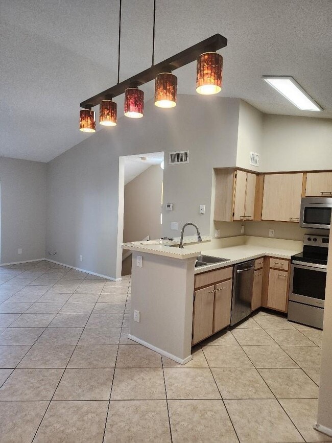 Building Photo - 7630 Westwood Dr