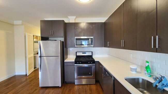 Building Photo - 4401-4403-4403 Bergenline Ave