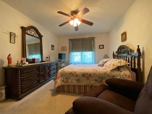 Building Photo - 1512 Green Tree Dr