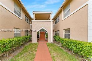 Foto del edificio - 1018 Twin Lakes Dr