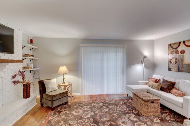 Foto del edificio - 9016 Wallingwood Dr