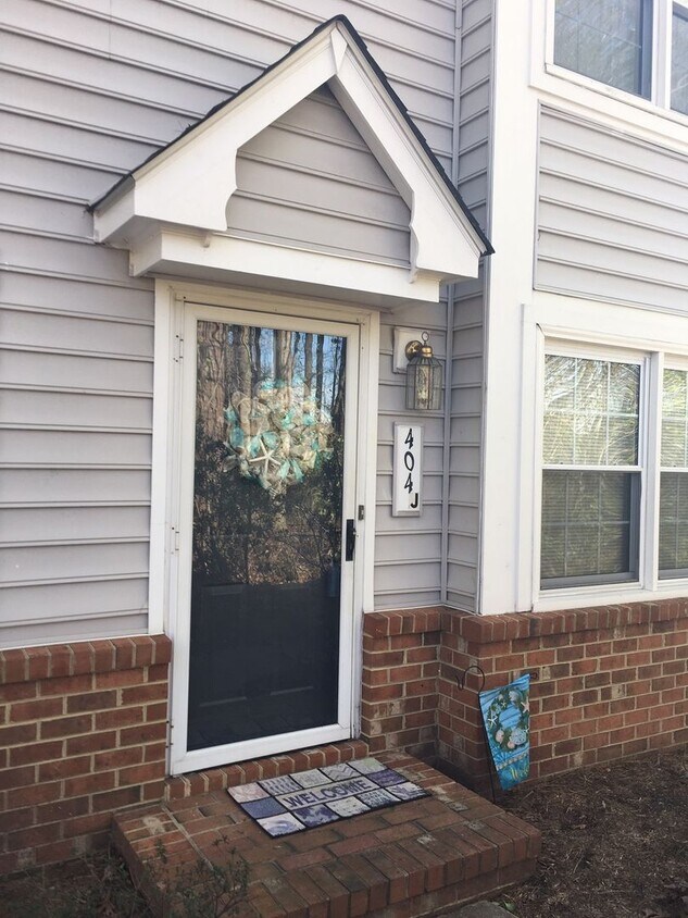 Primary Photo - Great Condo Near Shopping, Restaurants & E...
