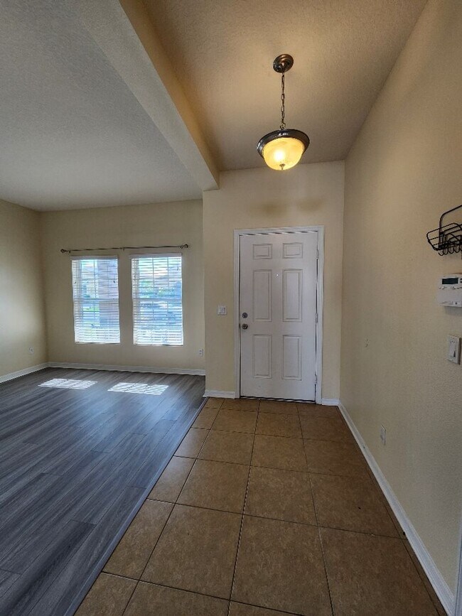 Foto del edificio - Gorgeous 5-Bedroom, 3-Bathroom Home, Kissi...
