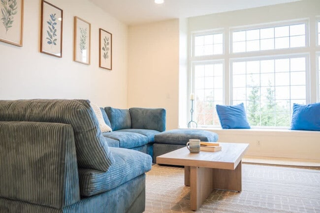 Building Photo - 1796 NW Wallace Rd