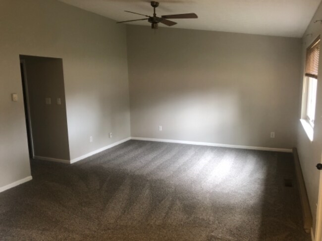 Foto del edificio - 1292 Sycamore Ln