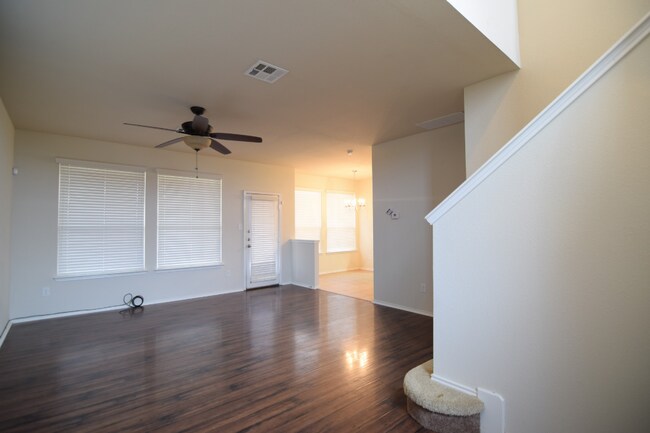 Foto del edificio - 4906 Bayer Hollow Dr