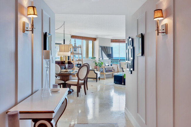 Living Room - 2001 N Ocean Blvd