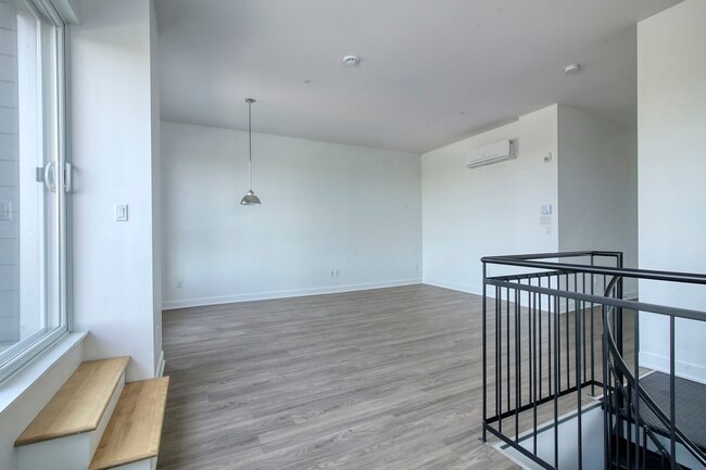 Building Photo - 9675 Av. Papineau