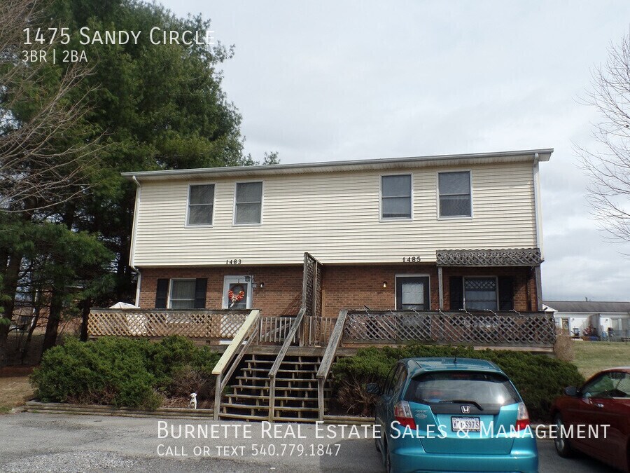 Foto principal - 3 Bedroom Duplex close to Virginia Tech