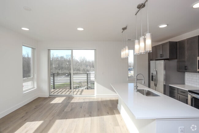 2BR, 2BA - 987 SF - The Ellett