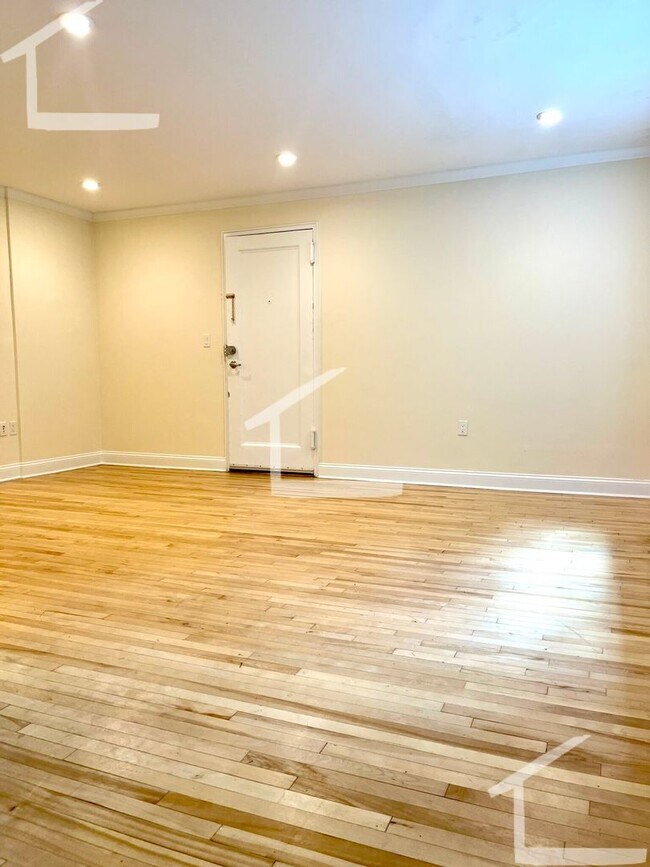 Building Photo - Beautiful Renovated 1 bed unit for 9/1/2025.