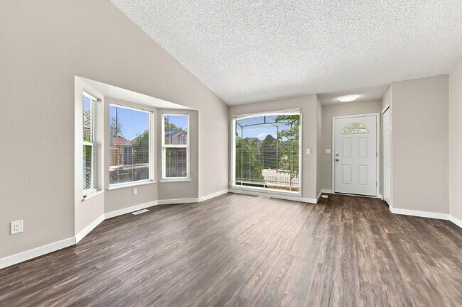 Foto del edificio - $2,145.95, 3-bed, 2.5-bath located in Colorado Springs with a large backyard