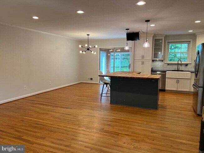 Foto del edificio - 8711 Braeburn Dr