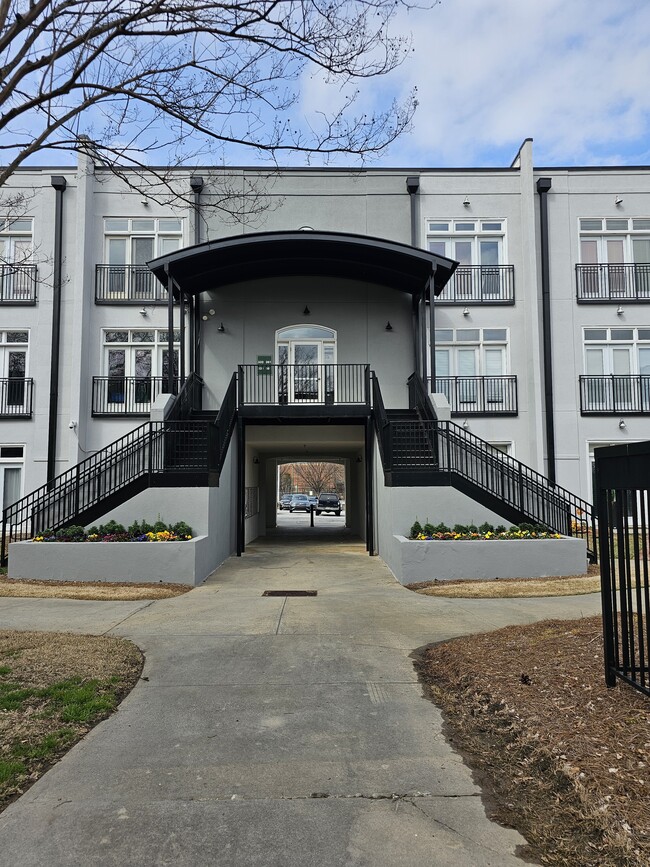 Building Photo - 502 Pryor St SW