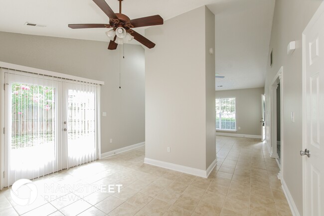Foto del edificio - 13701 Dealtry Ln