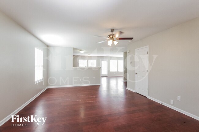 Foto del edificio - 1425 Logan Patrick Court