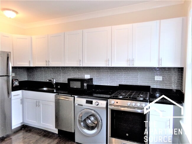 Photo - 2129 N Dayton St Apartment