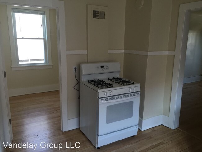 Building Photo - 1129 E Clarke St