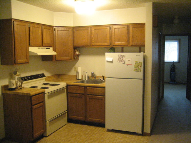 Building Photo - 1 bedroom, 1 bath Condo on Iowa City's wes...