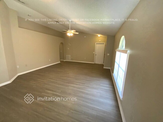 Foto del edificio - 3651 Gilmore Heights Rd N