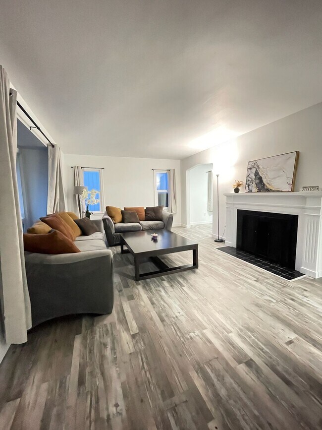 Foto del edificio - Room for rent in shared home near UP