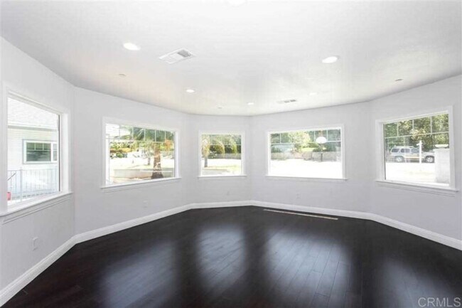 Foto del edificio - 259 E Crescent Ave
