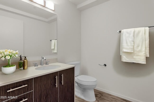 Building Photo - 7131 E Rancho Vista Dr