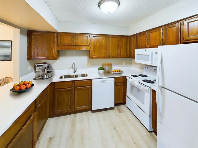 Foto del edificio - Maple Grove 3BR Townhome, Fully Remodeled