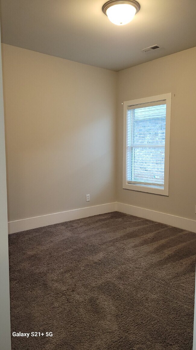 Foto del edificio - Coming soon!!!  "Charming 4-Bedroom Home w...