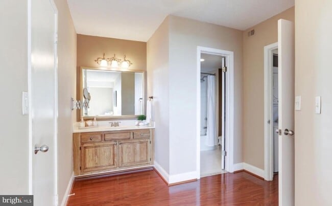 Foto del edificio - 5505 Seminary Rd