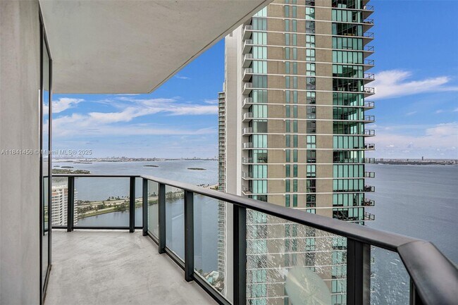 Foto del edificio - 501 NE 31st St