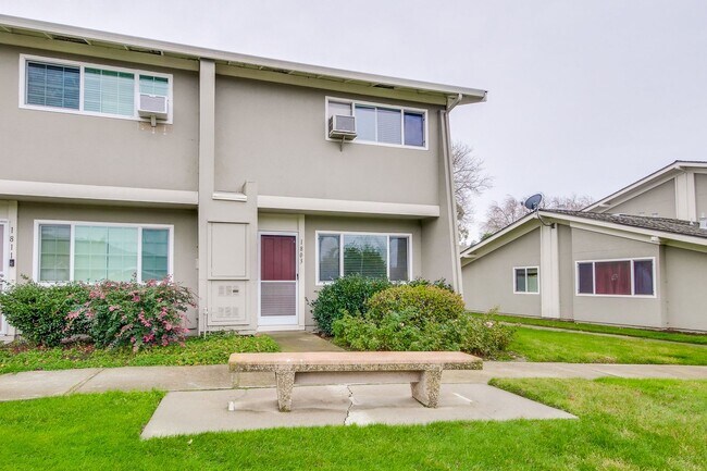 Building Photo - $600 Off The First Month Rent!!! Excellent...