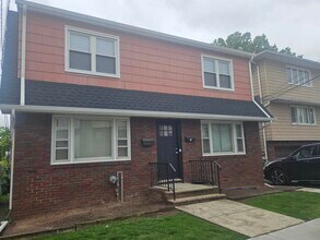 Building Photo - 736 3rd St