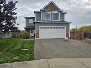 Building Photo - 2208 Clearview Dr