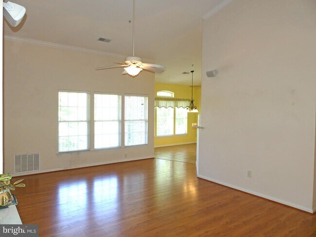 Foto del edificio - 207 Kings Crossing Cir