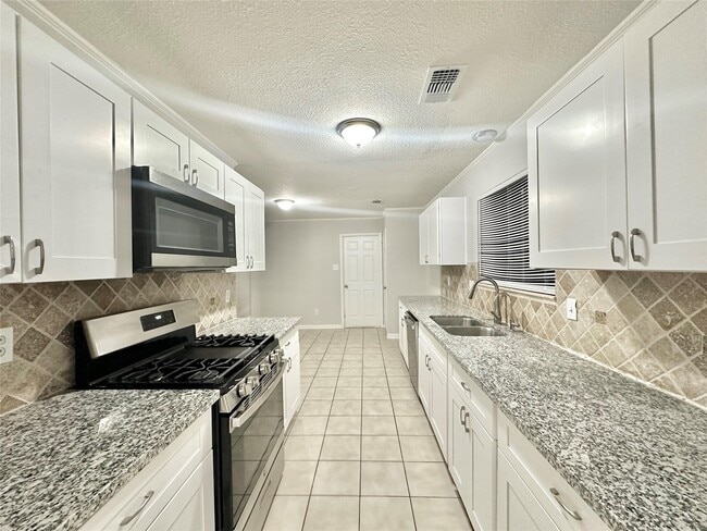 Building Photo - 7011 Brockington Dr