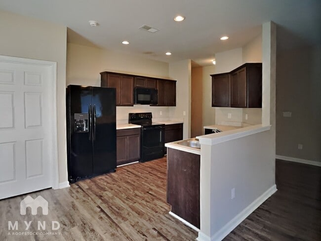 Foto del edificio - 245 Americana Dr