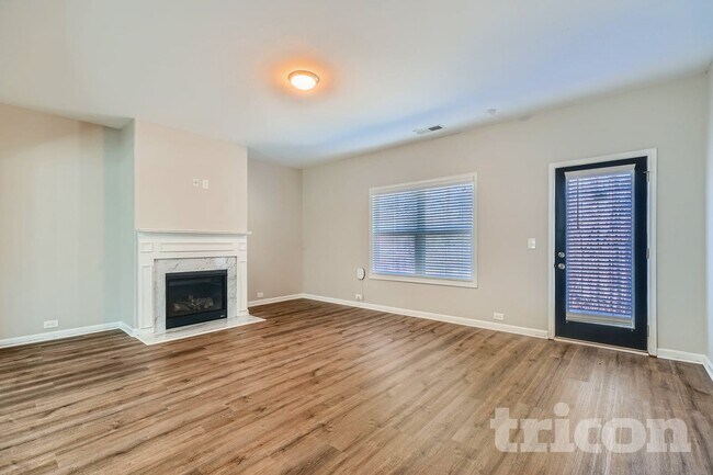 Foto del edificio - 3919 King Fisher Dr