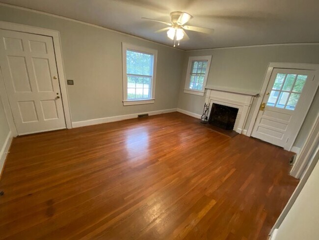 Foto del edificio - Forest Acres Bungalow