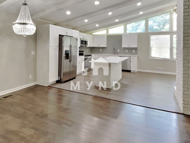 Foto del edificio - 1322 N Cliff Valley Way NE