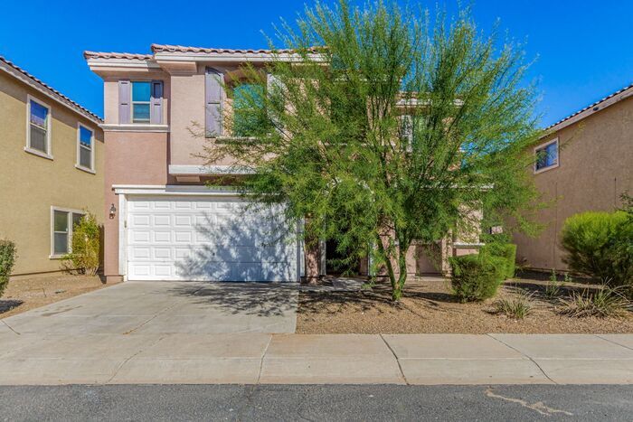 Foto principal - Great location for 3 bedroom 2.5 bath home.