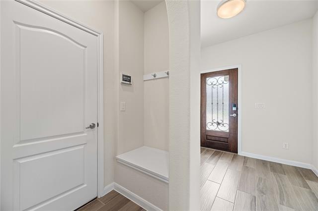 Foto del edificio - 1127 Saddle Ridge Dr