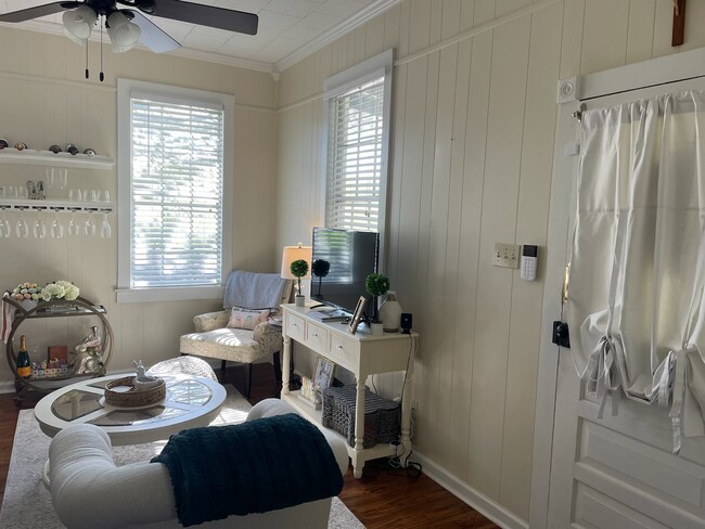 Foto del edificio - 203 N Kirkland Dr