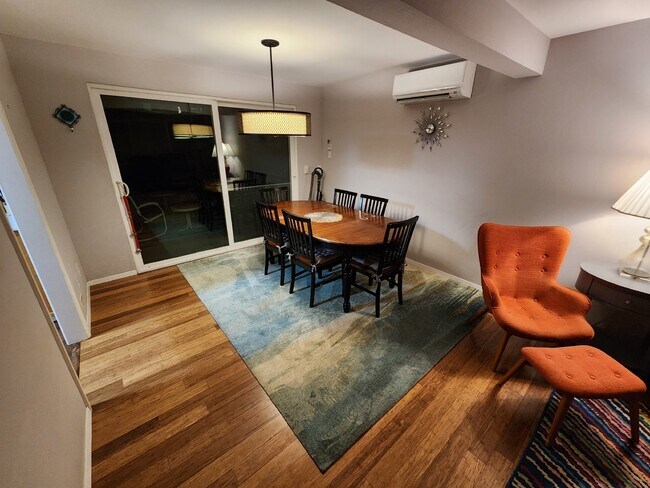 Building Photo - Partially furnished 4 bed 2 bath home in P...