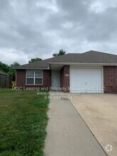 Building Photo - 916 SW Sandy Ln