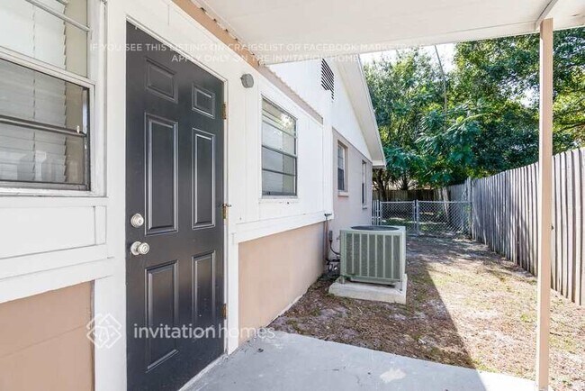 Building Photo - 4315 19th Ave W